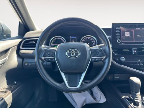 Used 2024 Toyota Camry LE FWD image 4