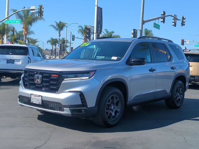 Used 2025 Honda Pilot TrailSport image 7