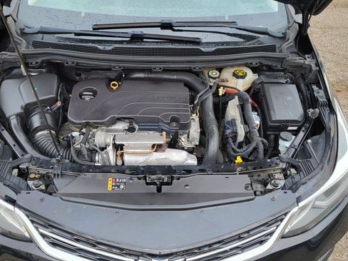 Used 2018 Chevrolet Cruze LT w/ Sun And Sound Package image 34