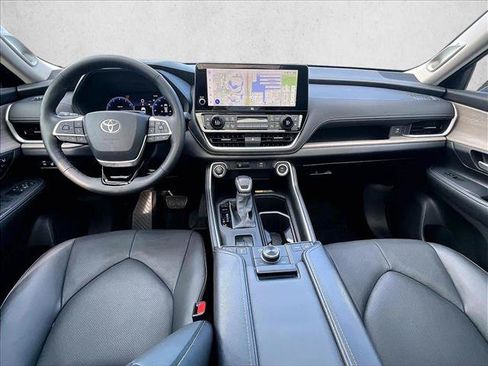 Used 2026 Toyota Grand Highlander AWD image 16