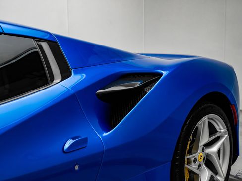 Used 2023 Ferrari F8 Tributo RWD image 44