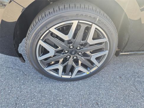 New 2026 Ford Expedition Platinum w/ Platinum Ultimate Package image 9