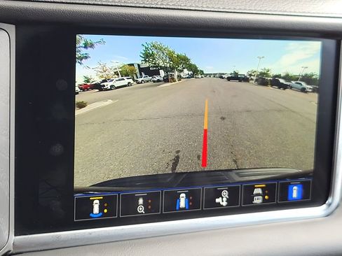 Used 2023 GMC Yukon XL Denali image 30