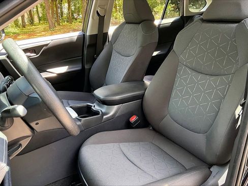 Used 2025 Toyota RAV4 XLE w/ Convenience Package AWD/4WD image 18