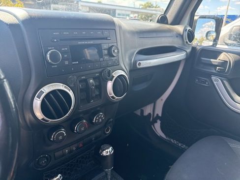 Used 2013 Jeep Wrangler Unlimited Sahara image 12