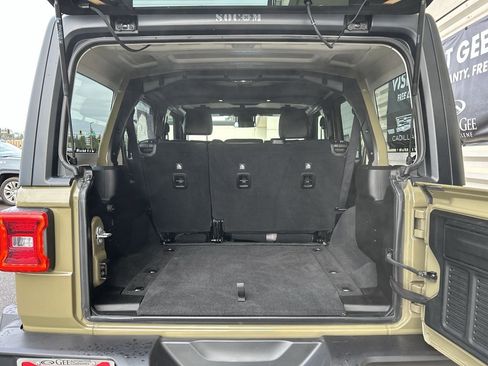 Used 2025 Jeep Wrangler Rubicon image 17