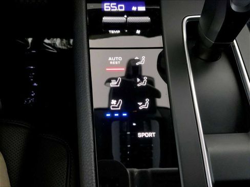 Certified 2025 Porsche Macan AWD/4WD image 37
