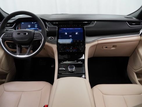 Certified 2025 Jeep Grand Cherokee Limited AWD/4WD image 26