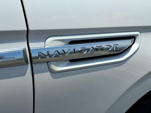 Used 2019 Lincoln Navigator Reserve AWD/4WD image 12