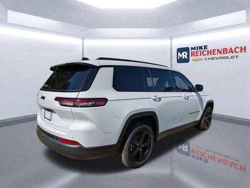 Used 2023 Jeep Grand Cherokee L Laredo RWD image 4