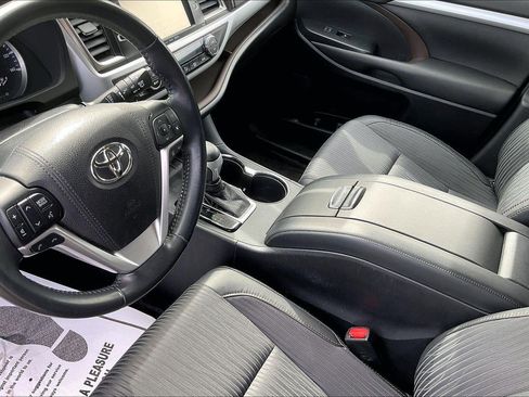 Used 2017 Toyota Highlander Plus image 16