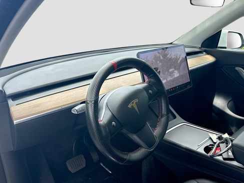 Used 2021 Tesla Model Y Long Range AWD/4WD image 9