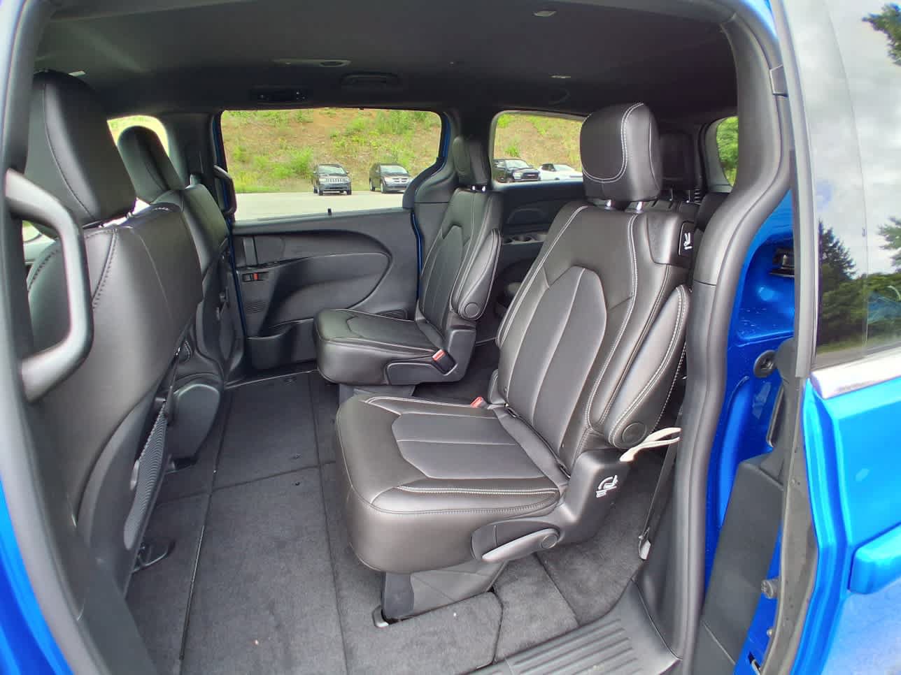 New 2027 Chrysler Pacifica Select AWD/4WD image 13
