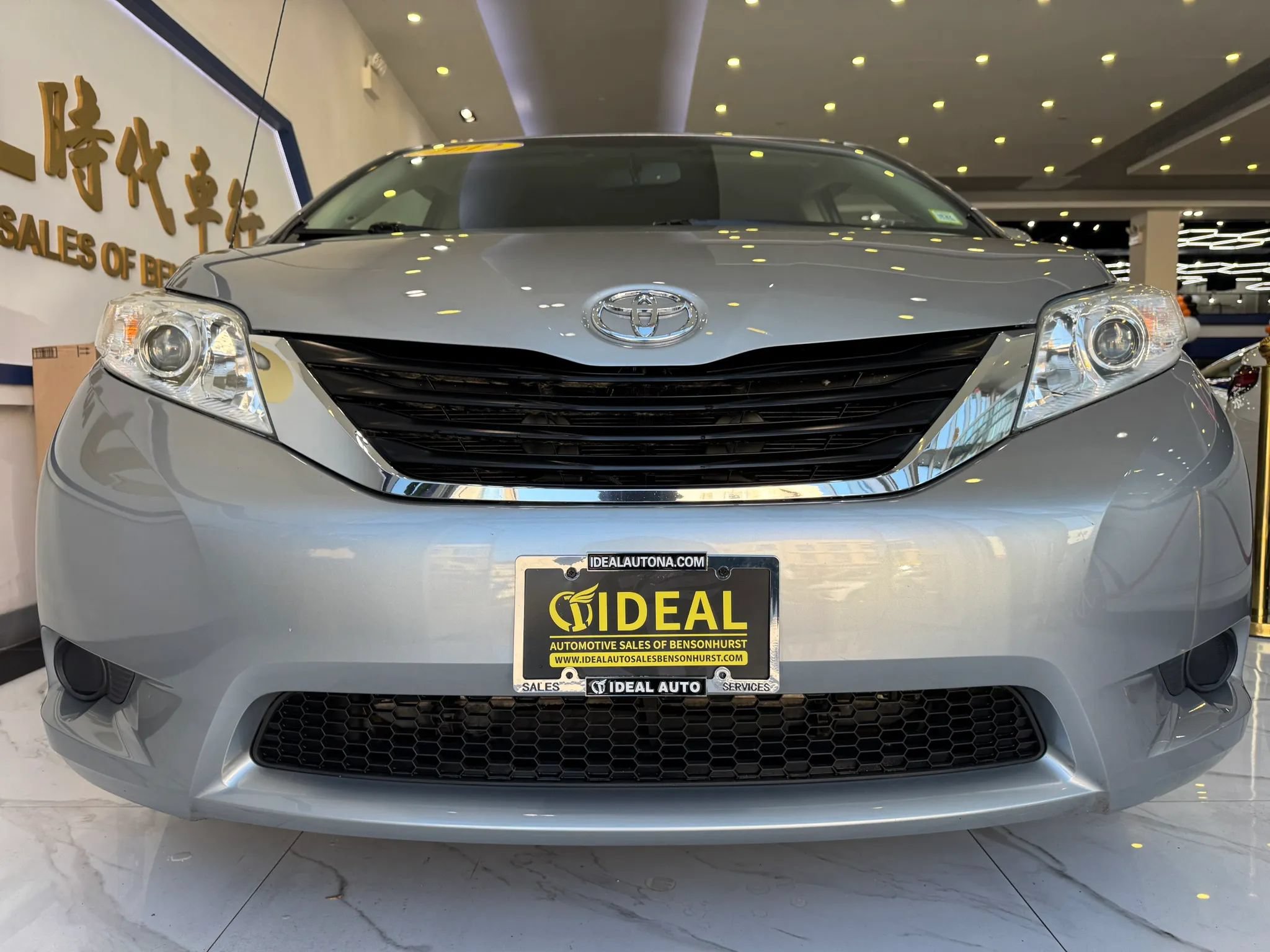 Used 2012 Toyota Sienna LE FWD image 3