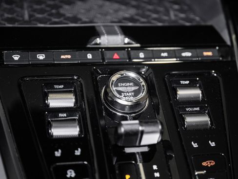 Used 2025 Aston Martin DBX 707 image 35