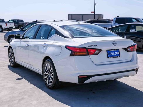Used 2025 Nissan Altima 2.5 SV FWD image 6
