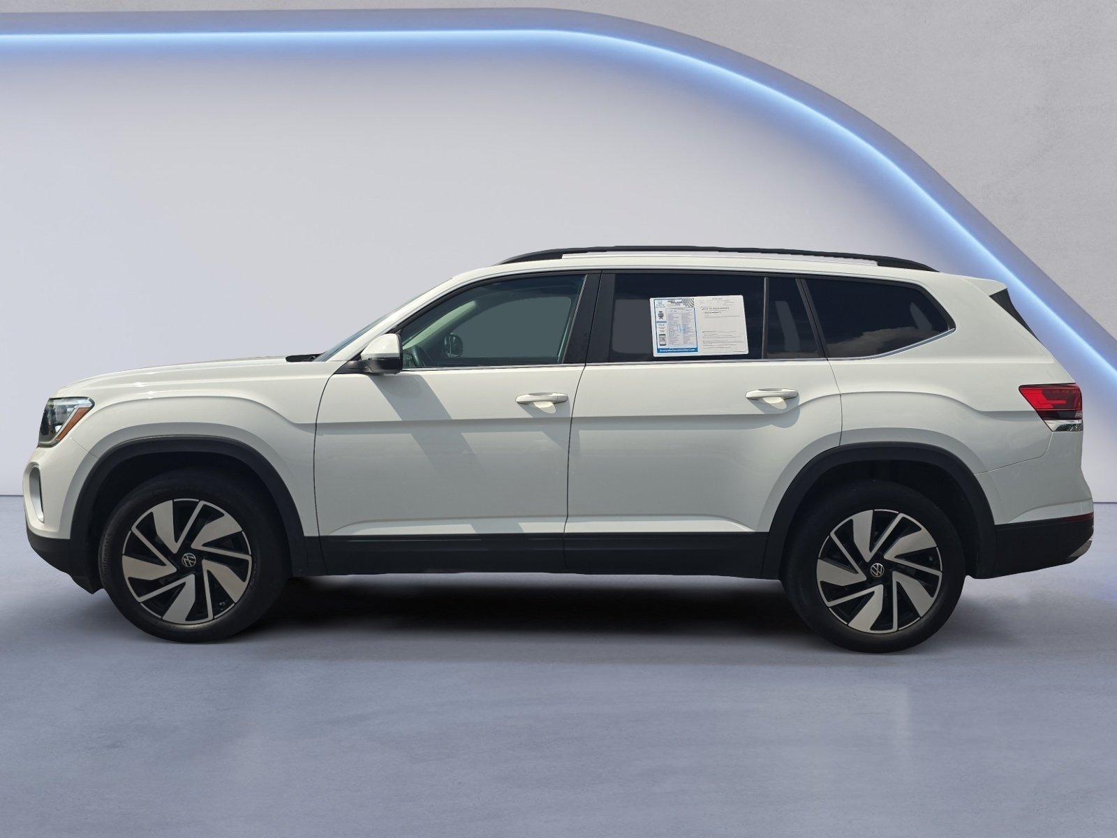 Used 2024 Volkswagen Atlas SE AWD/4WD image 2
