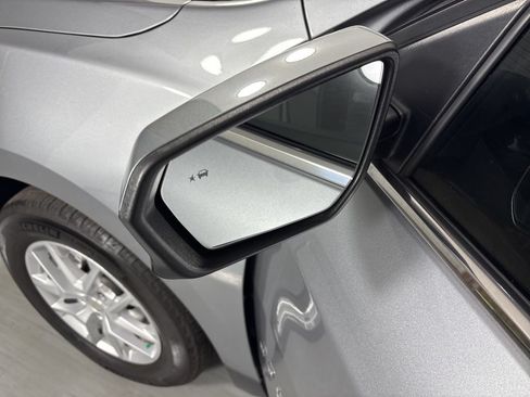 Used 2024 Chevrolet Equinox LT FWD image 27