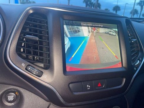 Used 2019 Jeep Cherokee Trailhawk image 17