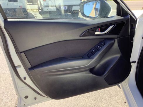Used 2016 MAZDA MAZDA3 i Sport FWD image 28