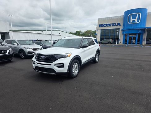 Used 2020 Ford Explorer XLT w/ Equipment Group 202A AWD/4WD image 7