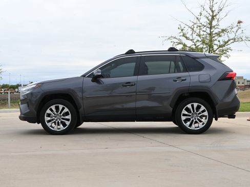 Used 2025 Toyota RAV4 XLE Premium image 6