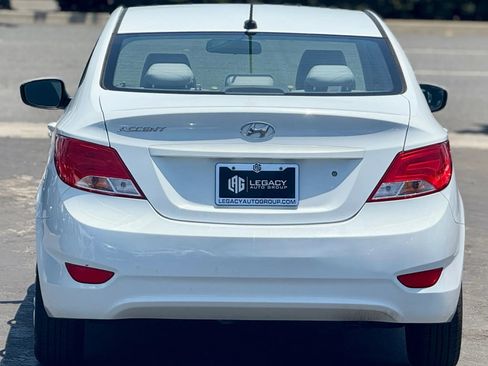 Used 2017 Hyundai Accent SE image 2