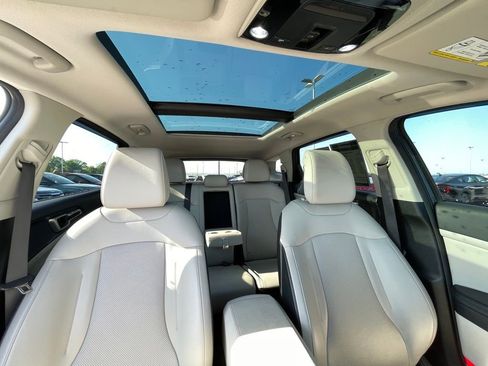 Used 2025 Kia Sportage EX w/ Premium Package image 28