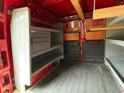 Used 2011 Chevrolet Express 2500 RWD image 26