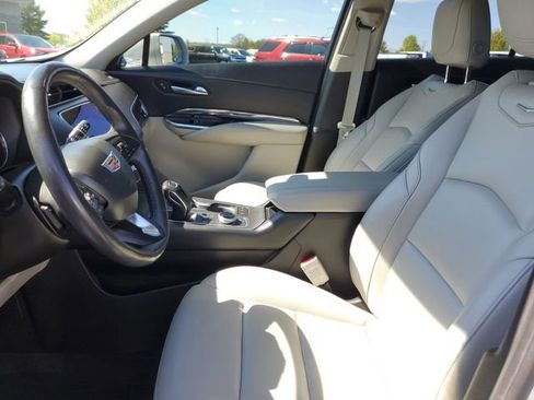Used 2019 Cadillac XT4 Luxury w/ Cold Weather Package AWD/4WD image 10