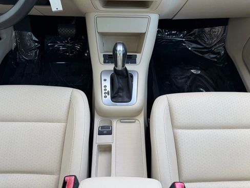 Used 2013 Volkswagen Tiguan SE image 22