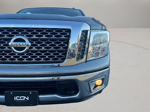 Used 2018 Nissan Titan Platinum Reserve AWD/4WD image 27