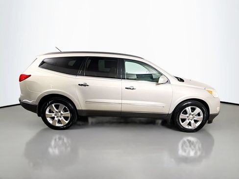 Used 2010 Chevrolet Traverse LTZ FWD image 8