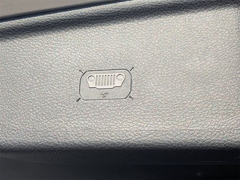 Used 2022 Jeep Compass Latitude image 19