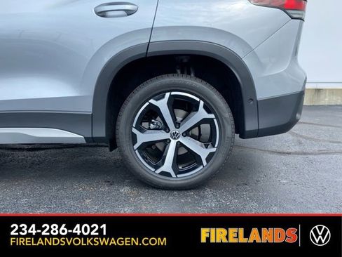 New 2025 Volkswagen Tiguan SE image 16