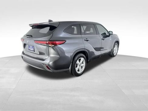 Used 2020 Toyota Highlander LE AWD/4WD image 5