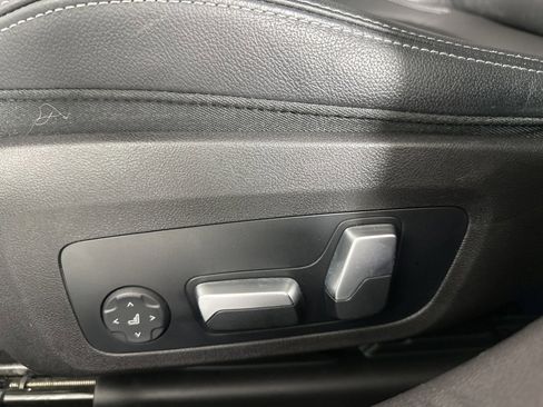 Certified 2023 BMW 330i xDrive Sedan w/ Driving Assistance Package image 8