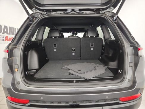 Used 2023 Jeep Grand Cherokee Altitude image 32