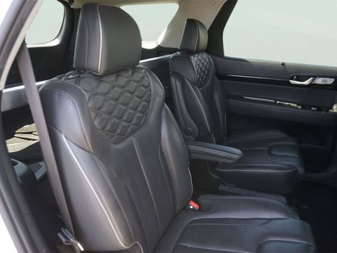 Used 2022 Hyundai Palisade Limited FWD image 17