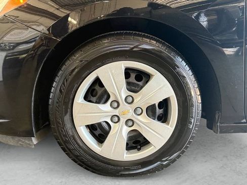 Used 2018 Chevrolet Cruze LS image 23