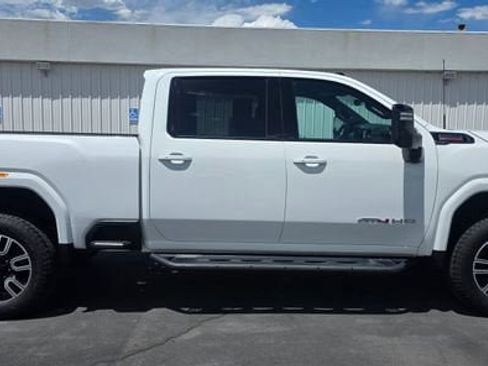 Used 2023 GMC Sierra 2500 AT4 w/ AT4 Premium Plus Package AWD/4WD image 6