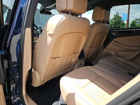 Certified 2023 Porsche Macan AWD/4WD image 22