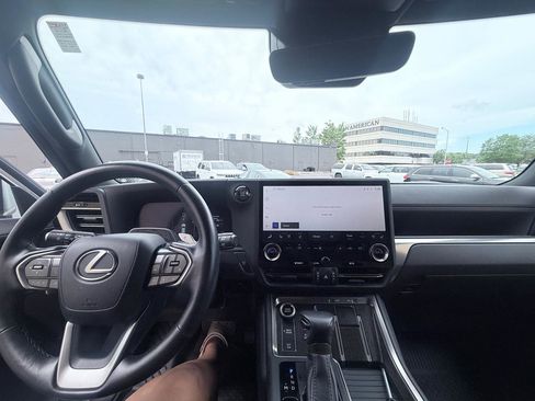 Used 2025 Lexus GX 550 w/ Accessory Package (2T) AWD/4WD image 18