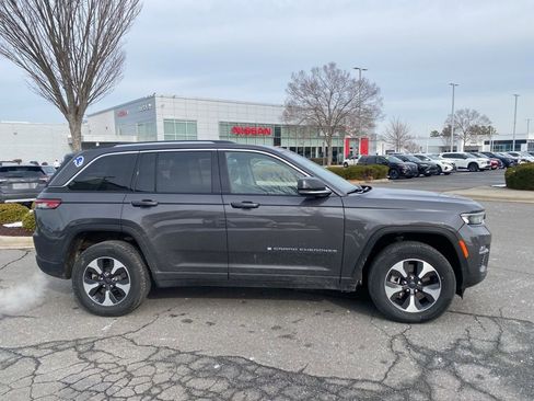 Used 2023 Jeep Grand Cherokee 4WD 4xe image 3