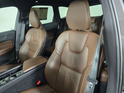 Used 2023 Volvo XC60 T8 Ultimate w/ Climate Package image 23
