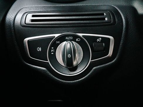 Used 2022 Mercedes-Benz GLC 300 4MATIC w/ Multimedia Package Lite image 20