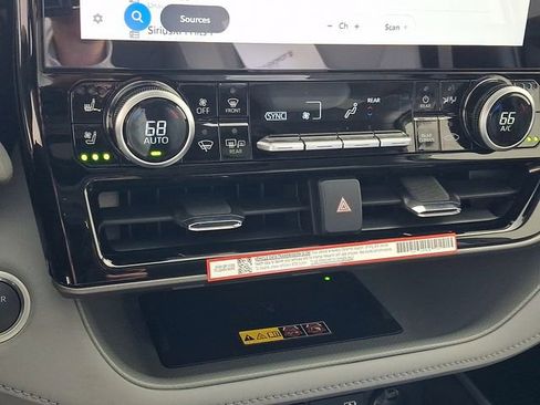 New 2026 Toyota Highlander Limited image 18