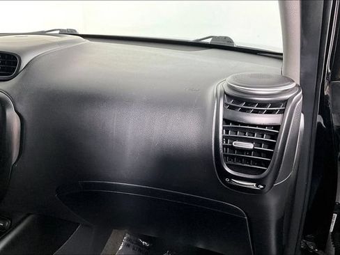 Used 2019 Kia Soul FWD image 16