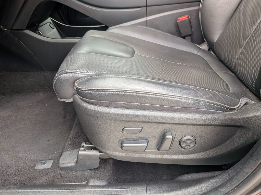 Used 2023 Hyundai Santa Fe Limited AWD/4WD image 18