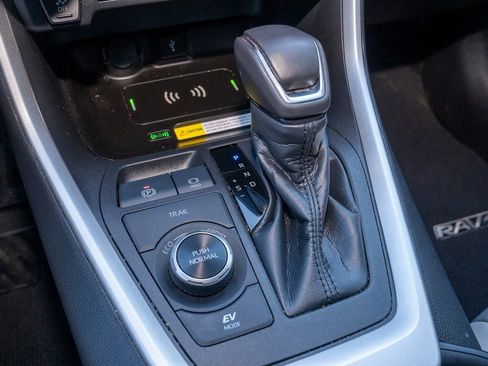 Certified 2022 Toyota RAV4 XLE Premium image 10